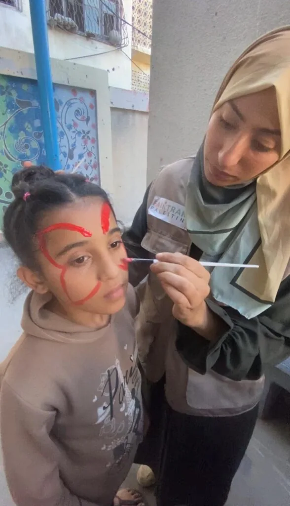 geschminkt in gaza tijdens een genocide