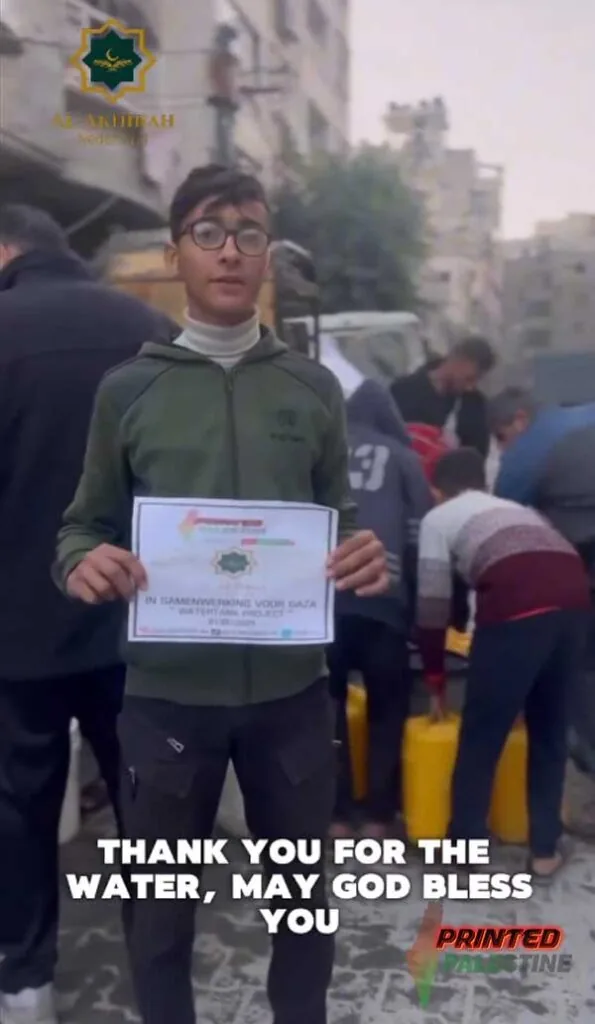 kinderen-in-gaza-bedanken-voor-watertank-donatie-noodhulp-genocide