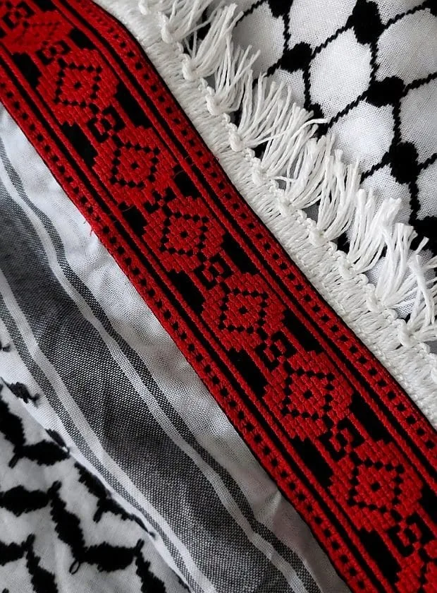 1000073183.jpg tatreez keffiyeh kopen palestina